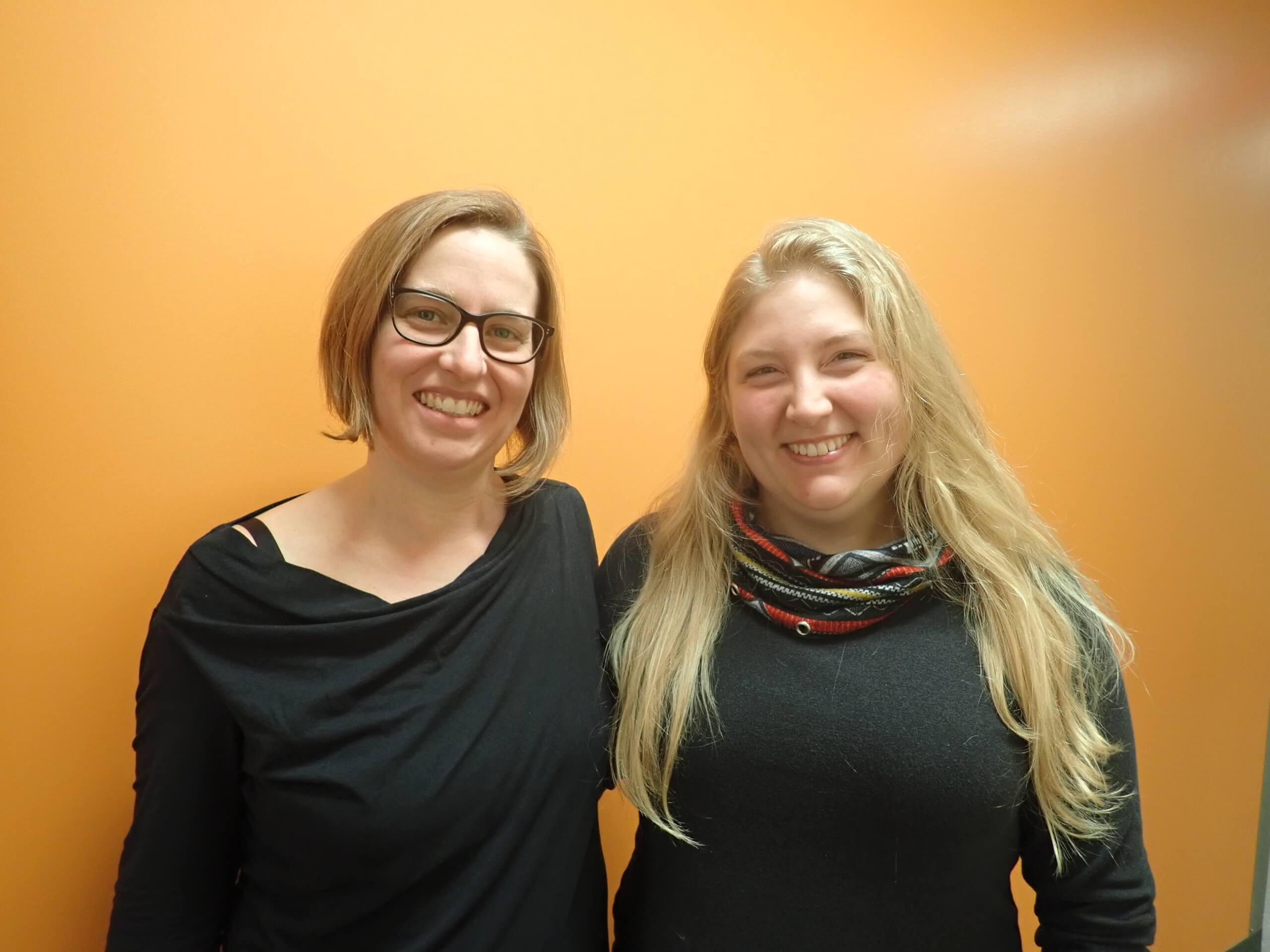 Marylène Dussault et Eugénie Champagne-Gilbert, étudiantes de troisième année au baccalauréat en pratique sage-femme à l'UQTR.