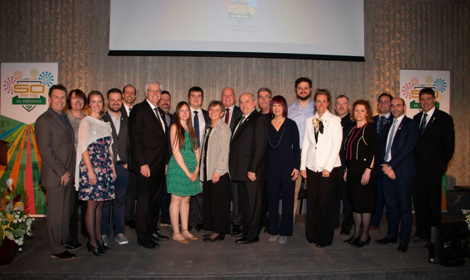 Plusieurs lauréats lors de la cérémonie Distinction UQTR 2019. Photo: Josée Beaulieu