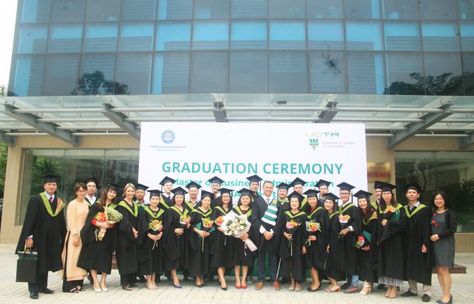 Vingt-six nouveaux diplômés du MBA UQTR à Hanoï
