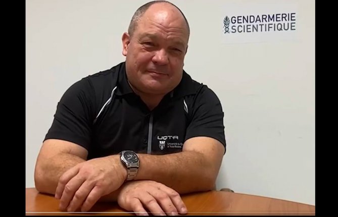 Le professeur Frank Crispino collabore à un projet vidéo de la gendarmerie nationale française