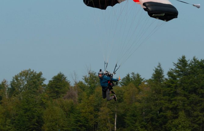 Développer un système de suivi de vol en temps réel pour le parachutisme