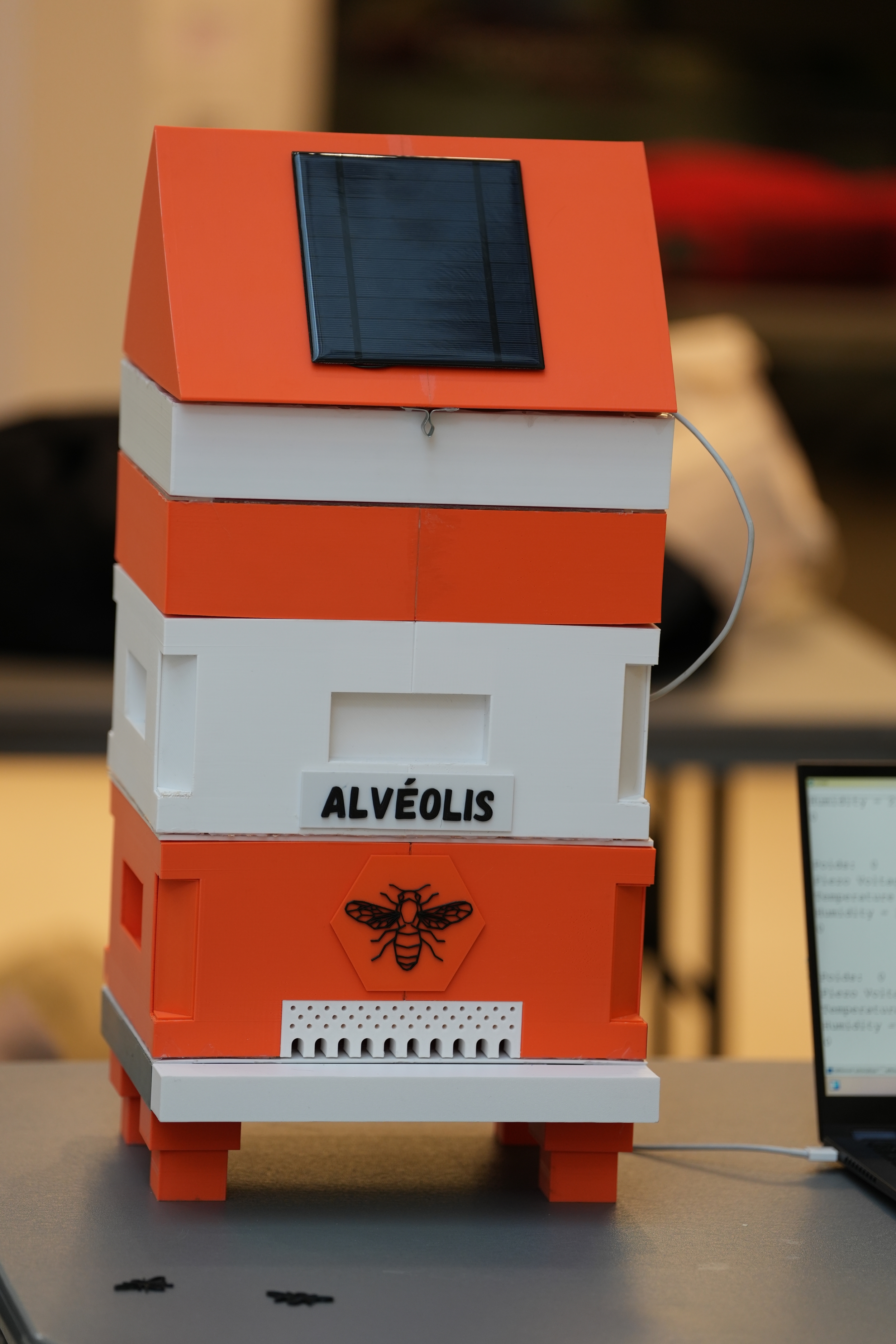 ruche-technologique-alveolis