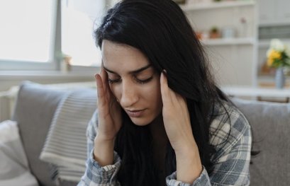Influence du vieillissement normal sur la régulation cognitive des distracteurs auditifs et douloureux