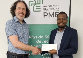 Jean-Pierre Menguele reçoit la Bourse de recherche Pierre-André Julien