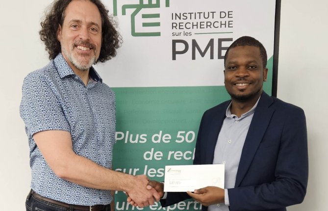 Jean-Pierre Menguele reçoit la Bourse de recherche Pierre-André Julien