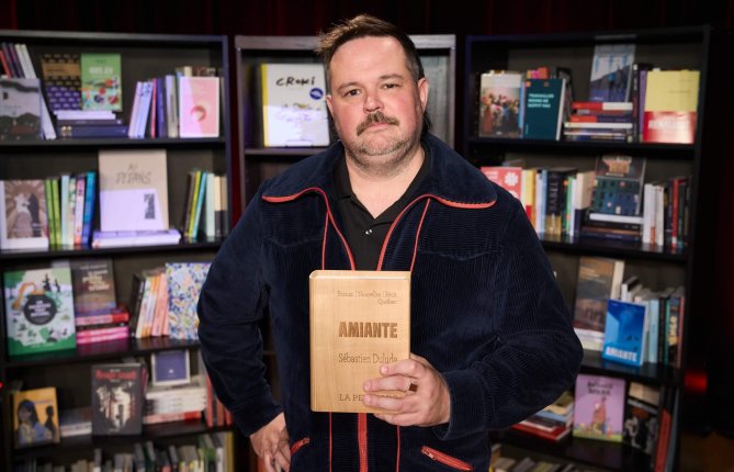Sébastien Dulude remporte le Prix des libraires pour son livre Amiante