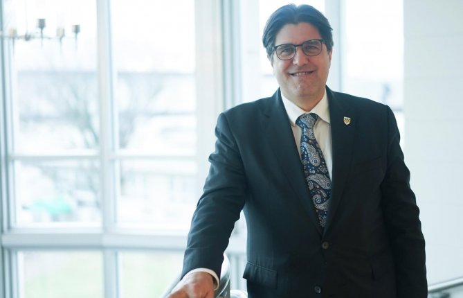 Québec officialise le renouvellement du recteur Blanchette