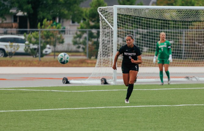 Une première victoire importante pour l'équipe féminine de soccer