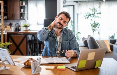 Le télétravail à domicile influence-t-il les comportements sédentaires, le niveau d'activité physique et les douleurs musculosquelettiques?