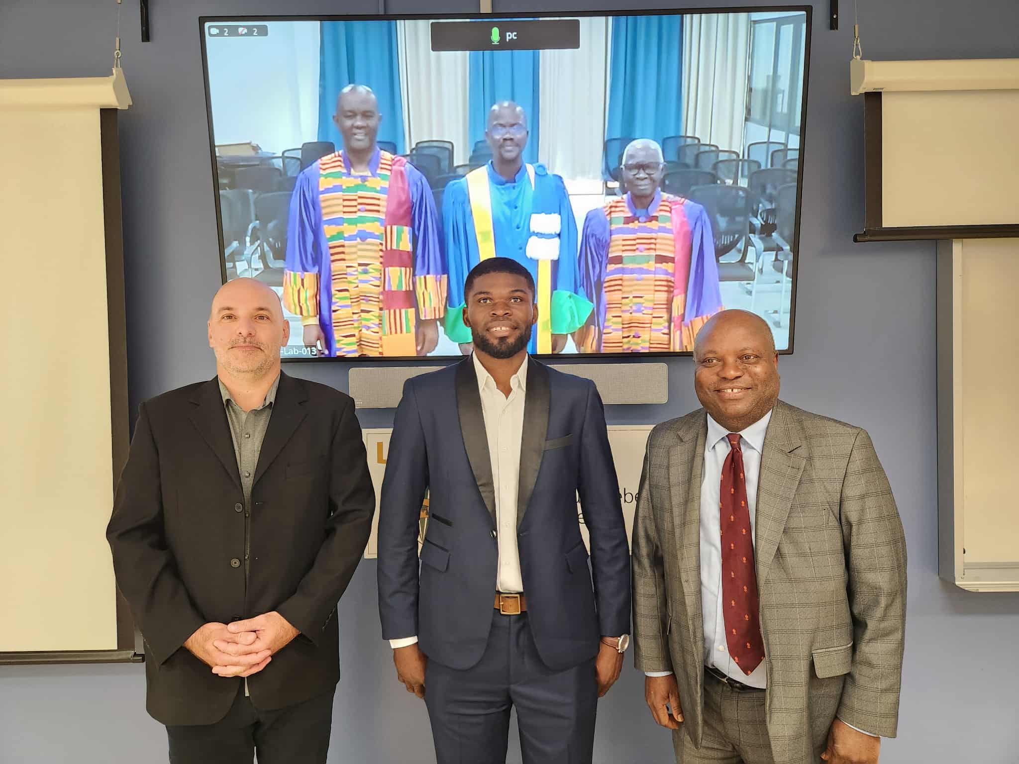 Étude du comportement thermomécanique, et en tribologie et de la durabilité des composites de fibres naturelles avec du polyéthylène vierge ou non: valorisation des résidus de polyéthylène par le développement d’écoproduits utiles