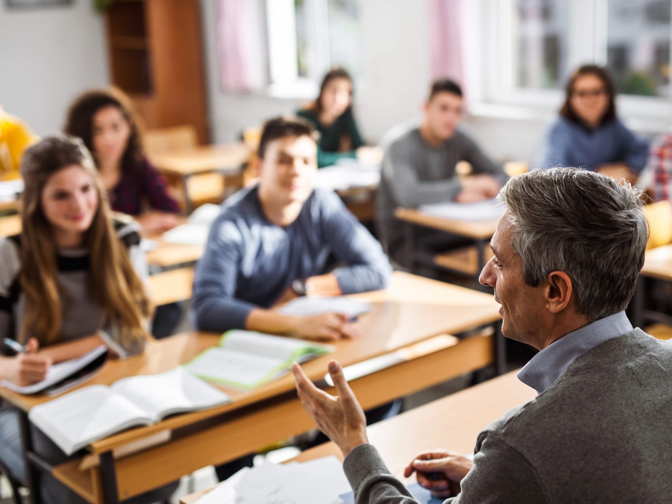 Enseigner les sciences humaines et sociales au secondaire : entre visées citoyennes et défis du quotidien