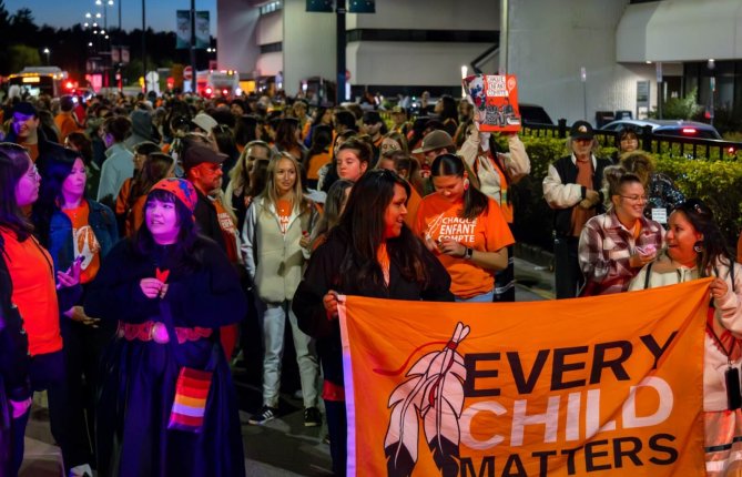 Des centaines de personnes rassemblées à l’UQTR pour honorer la mémoire des Premiers Peuples