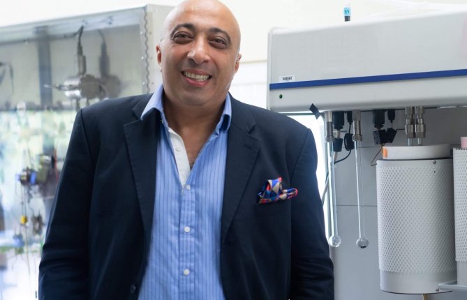 Les travaux sur l'hydrogène propre du professeur Bruno Pollet retiennent l'attention à la COP30