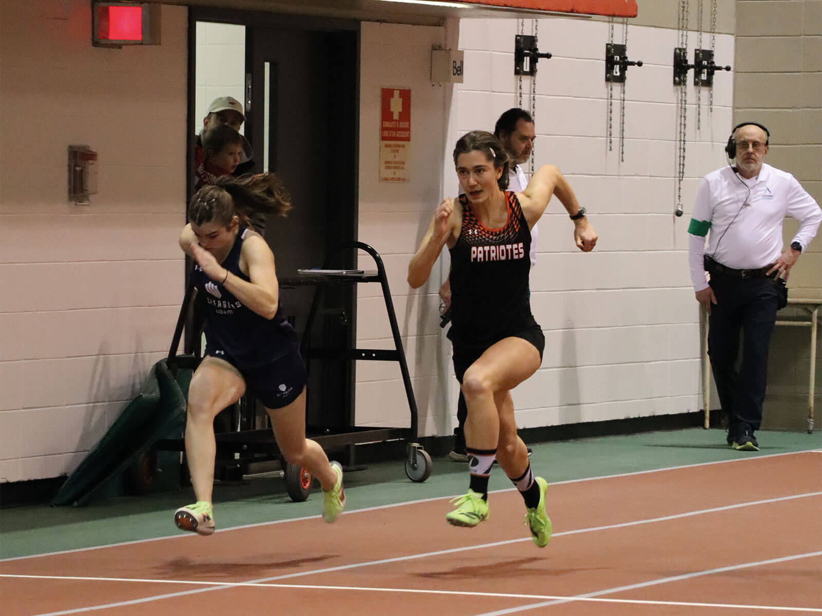 Livia en pleine action au 60 m à l'Invitation Rouge et Or