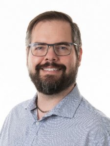 Photo professionnelle sur fond blanc de Yannick Audet-Delage, professeur au Département de biologie médicale de l'UQTR.