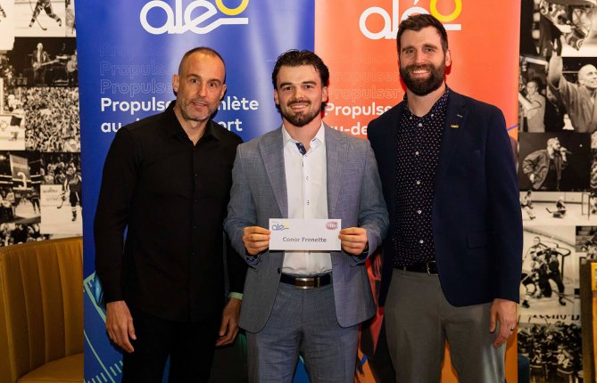Conor Frenette reçoit le Prix Leadership Guy-Lafleur