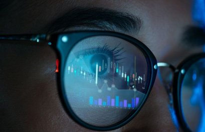 Comment l'intensité émotionnelle audiovisuelle affecte l'orientation visuelle : une étude en EEG