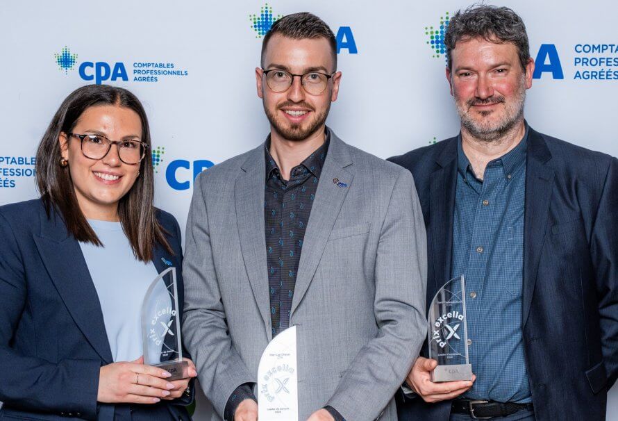 Prix Excella CPA - Pier-Luc Chayer Les trois lauréats du prix Excella 2026 de l'Ordre des CPA du Québec pour la région Laval – Laurentides – Lanaudière posent avec leur trophée.