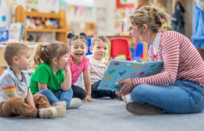 Qualité des interactions enseignant-élève en classe, développement du langage et du comportement chez les enfants d'âge préscolaire
